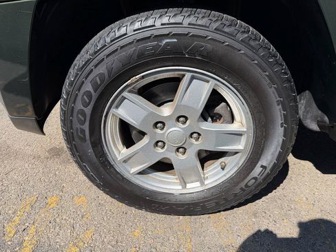 Used 2007 Jeep Grand Cherokee Laredo AWD/4WD image 9
