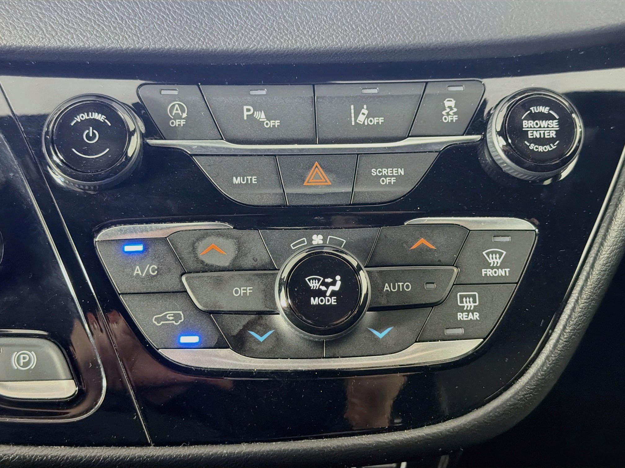 Used 2025 Chrysler Pacifica Select FWD image 24