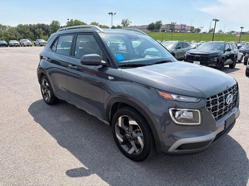 Used 2025 Hyundai Venue SEL FWD image 8