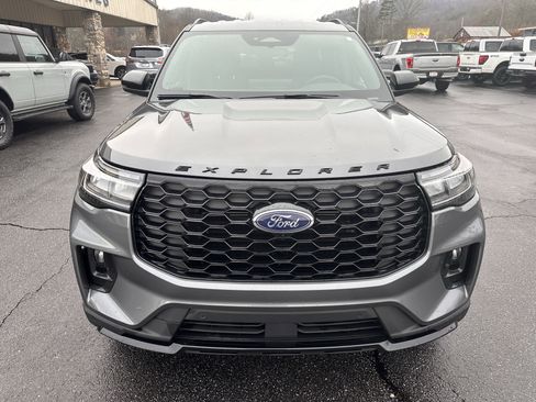 Used 2025 Ford Explorer ST-Line w/ ST-Line Street Pack image 3