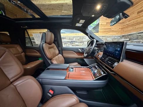 Used 2024 Lincoln Navigator Reserve AWD/4WD image 16