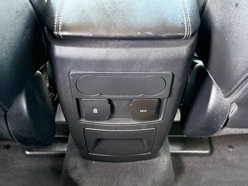 Used 2022 Ford Explorer XLT w/ Equipment Group 202A AWD/4WD image 14