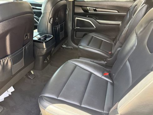 Used 2025 Kia Telluride S AWD/4WD image 18