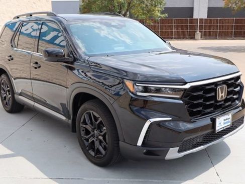 Used 2025 Honda Pilot Touring image 5
