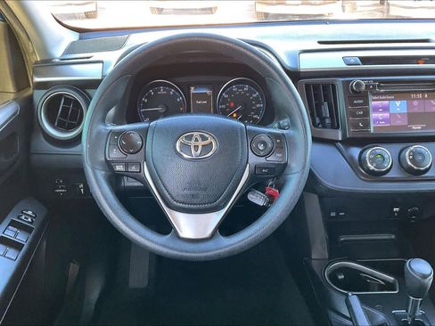 Used 2018 Toyota RAV4 LE image 5