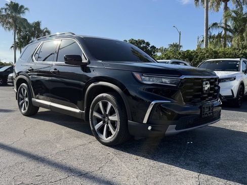 Used 2024 Honda Pilot Touring image 2