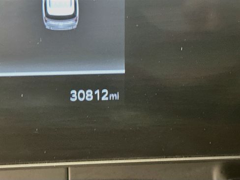 Used 2025 Kia Carnival FWD image 19
