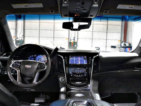 Used 2016 Cadillac Escalade Platinum AWD/4WD image 15