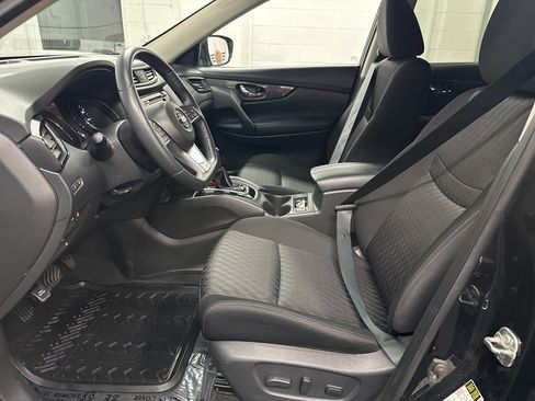 Used 2018 Nissan Rogue SV w/ Premium Package image 19