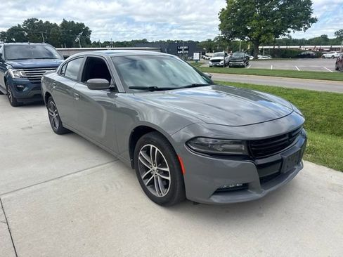 Used 2019 Dodge Charger SXT AWD/4WD image 4