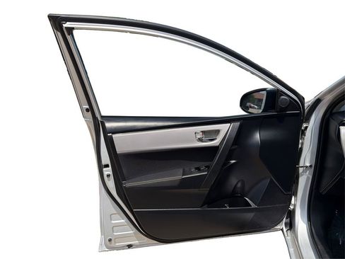 Used 2018 Toyota Corolla LE FWD image 20