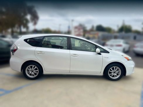 Used 2014 Toyota Prius V Two image 7