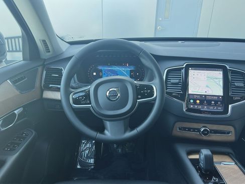 Certified 2023 Volvo XC90 B6 Plus AWD/4WD image 16