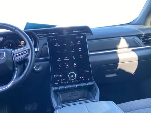 Used 2025 GMC Terrain Elevation AWD/4WD image 17