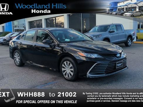 Used 2022 Toyota Camry LE image 3