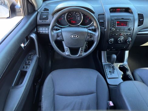 Used 2012 Kia Sorento LX w/ Convenience Pkg image 24