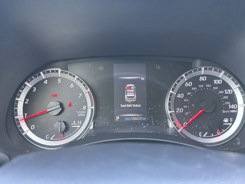Used 2022 Toyota Highlander LE FWD image 12