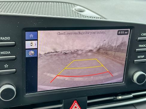 Used 2024 Hyundai Elantra SE image 17