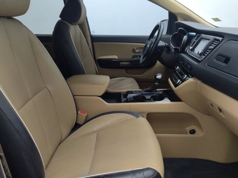 Used 2017 Kia Sedona EX FWD image 21