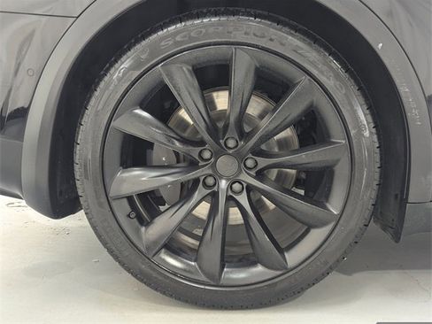 Used 2018 Tesla Model X 75D image 27