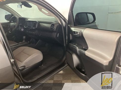 Used 2022 Toyota Tacoma SR AWD/4WD image 18