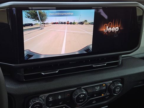 New 2025 Jeep Gladiator Sport AWD/4WD image 16