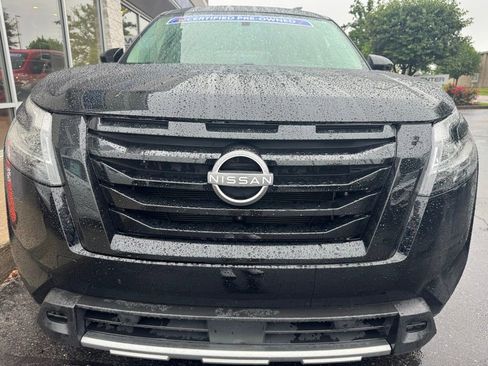 Used 2023 Nissan Pathfinder SL w/ Black Appearance Package AWD/4WD image 8