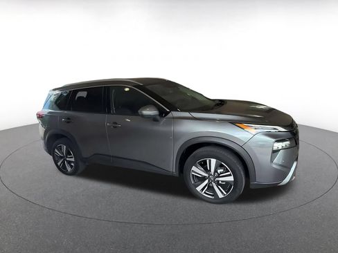 Used 2026 Nissan Rogue SL FWD image 2