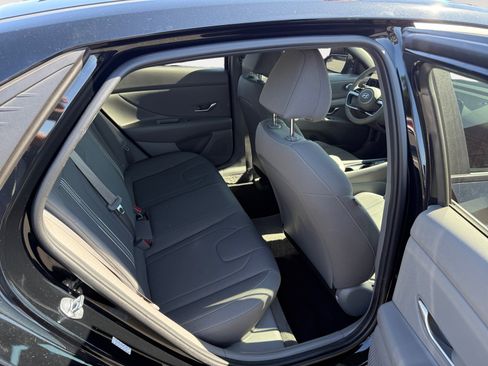 Used 2023 Hyundai Elantra SEL w/ Convenience Package FWD image 18