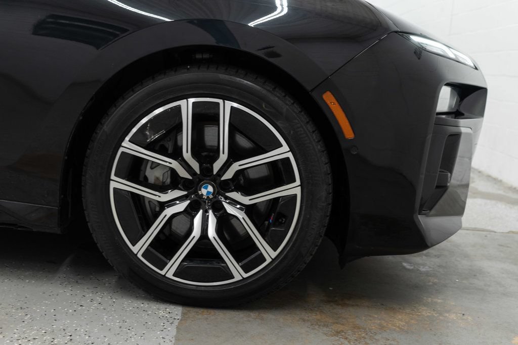Used 2023 BMW 760i xDrive AWD/4WD image 45