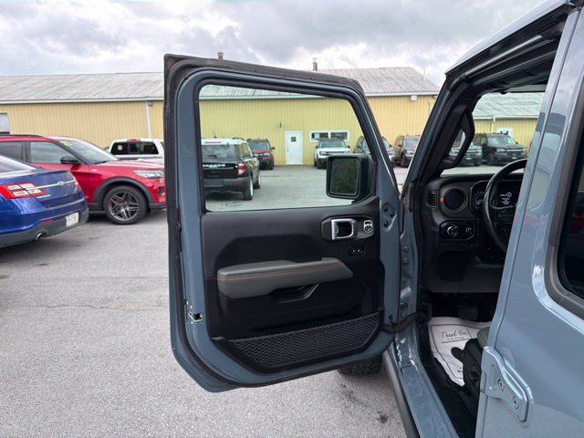 Used 2024 Jeep Gladiator Mojave AWD/4WD image 13