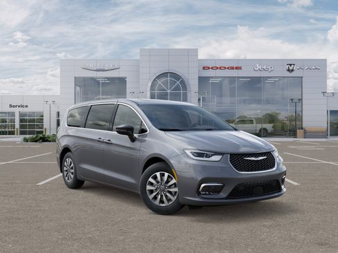 New 2025 Chrysler Pacifica Select w/ Uconnect Theater Family Group image 3