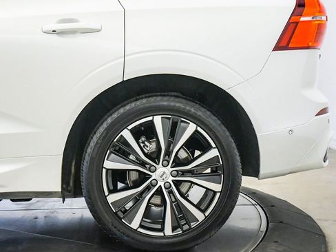Certified 2025 Volvo XC60 B5 Plus AWD/4WD image 11