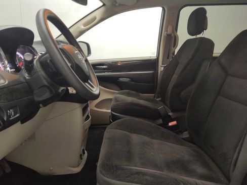 Used 2019 Dodge Grand Caravan SE FWD image 17