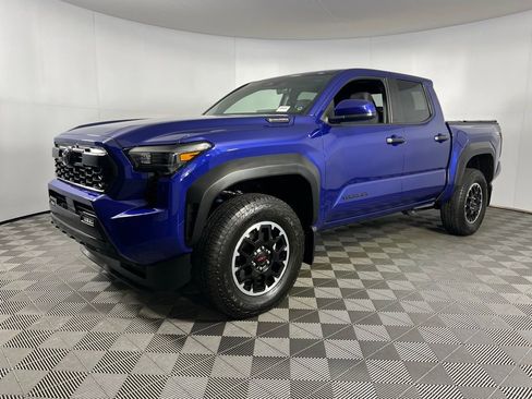 Used 2025 Toyota Tacoma TRD Off-Road image 3