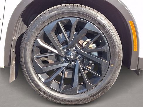 Used 2023 Mitsubishi Outlander SE AWD/4WD image 8