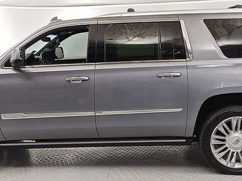 Used 2019 Cadillac Escalade ESV Platinum AWD/4WD image 5