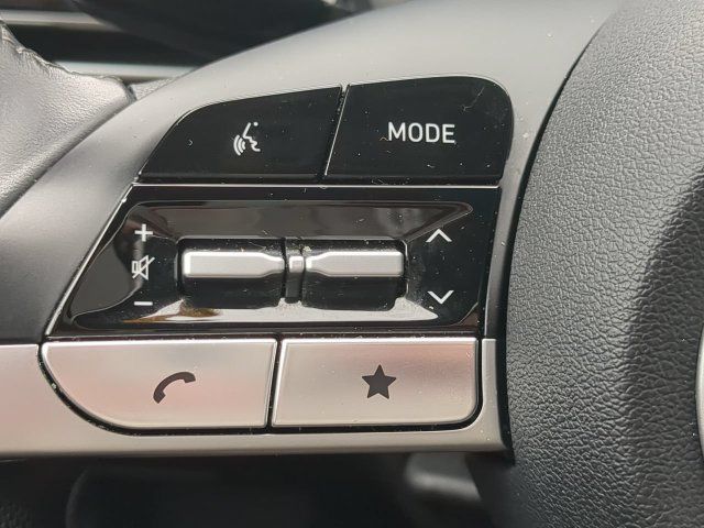 Used 2025 Hyundai Elantra SEL FWD image 24