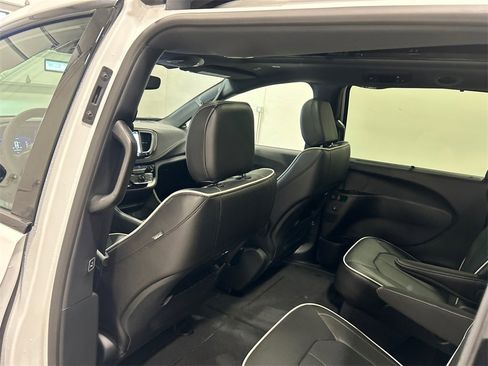New 2026 Chrysler Pacifica Limited w/ S Appearance Package image 32