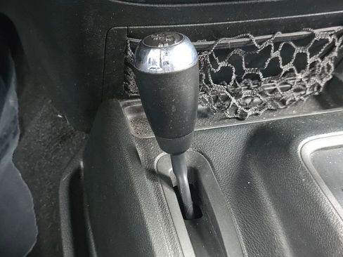 Used 2017 Jeep Wrangler Unlimited Sahara w/ Connectivity Group image 26