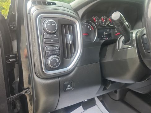 Used 2022 Chevrolet Silverado 2500 LT w/ Convenience Package AWD/4WD image 11
