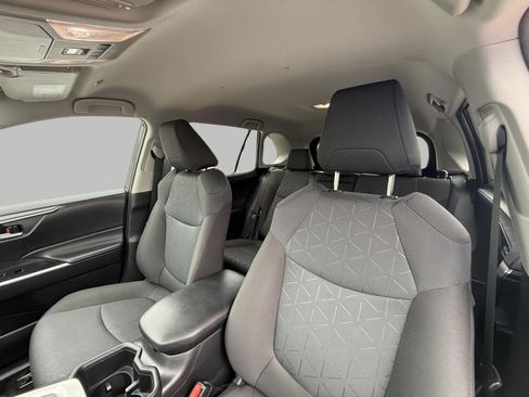 Used 2025 Toyota RAV4 XLE AWD/4WD image 39