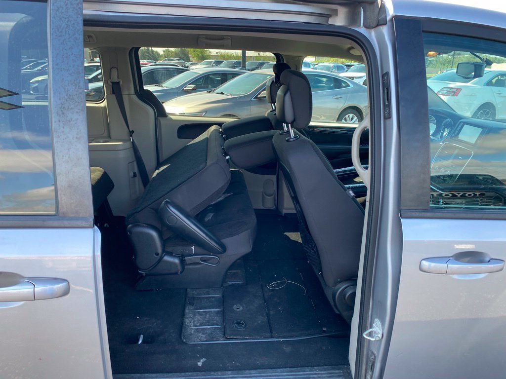 Used 2018 Dodge Grand Caravan SE w/ UConnect Hands-Free Group FWD image 8