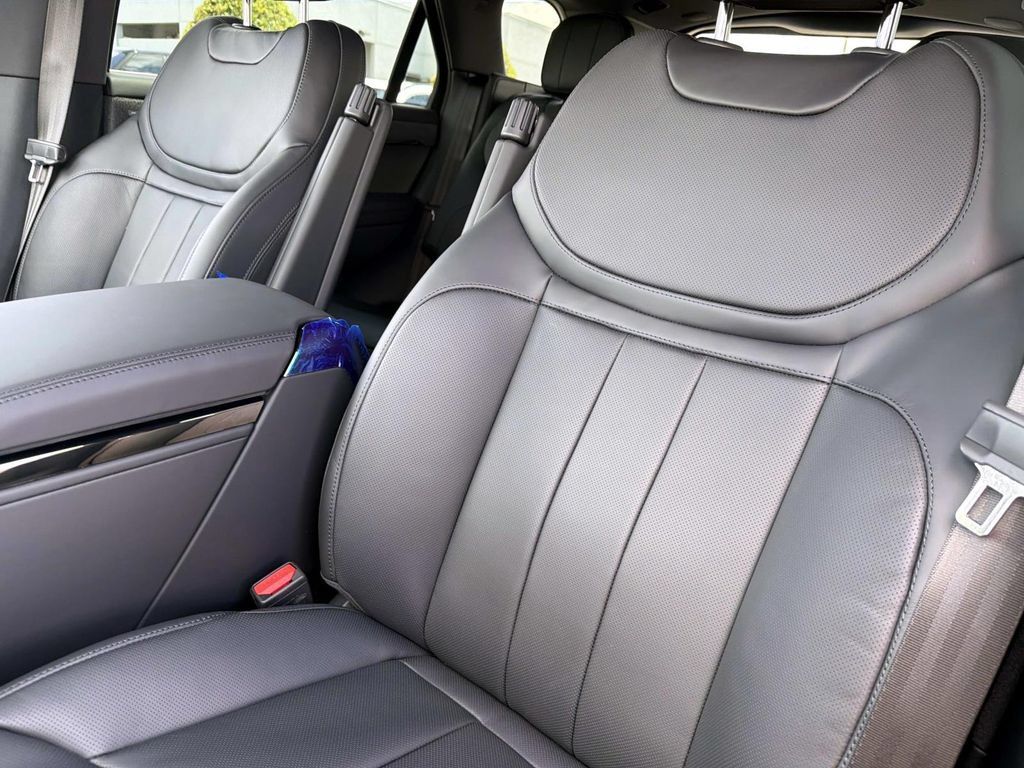 New 2026 Land Rover Range Rover Sport SE AWD/4WD image 17
