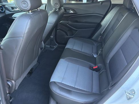 Used 2025 Chevrolet Trax LT w/ LT Convenience Package FWD image 11