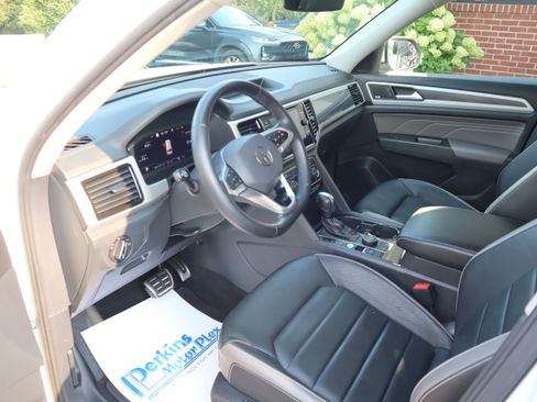 Used 2023 Volkswagen Atlas SEL Premium AWD/4WD image 3