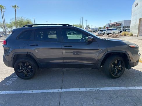 Used 2017 Jeep Cherokee High Altitude AWD/4WD image 4