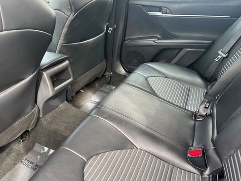 Used 2023 Toyota Camry SE image 4