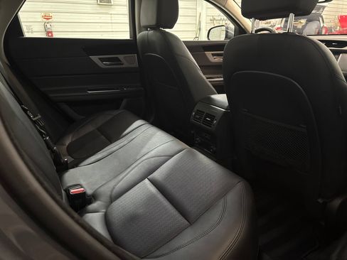 Used 2016 Jaguar XF Prestige AWD/4WD image 33