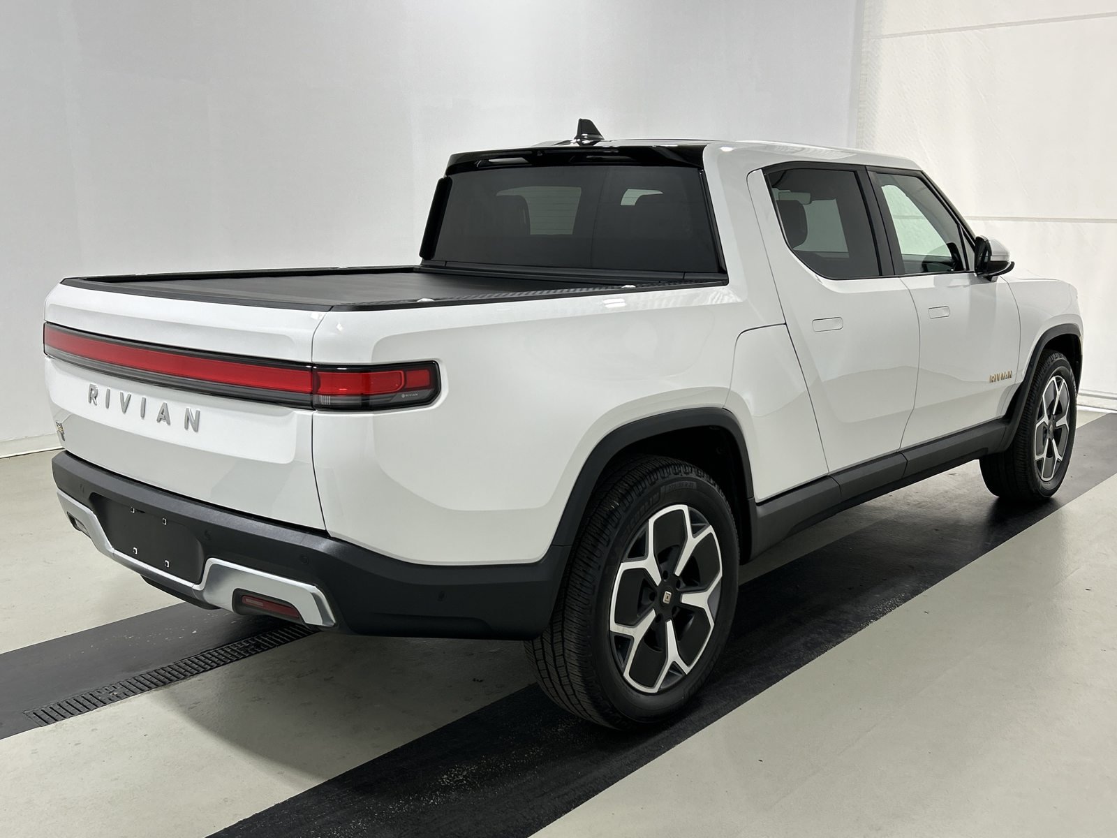 Used 2022 Rivian R1T Adventure AWD/4WD image 5
